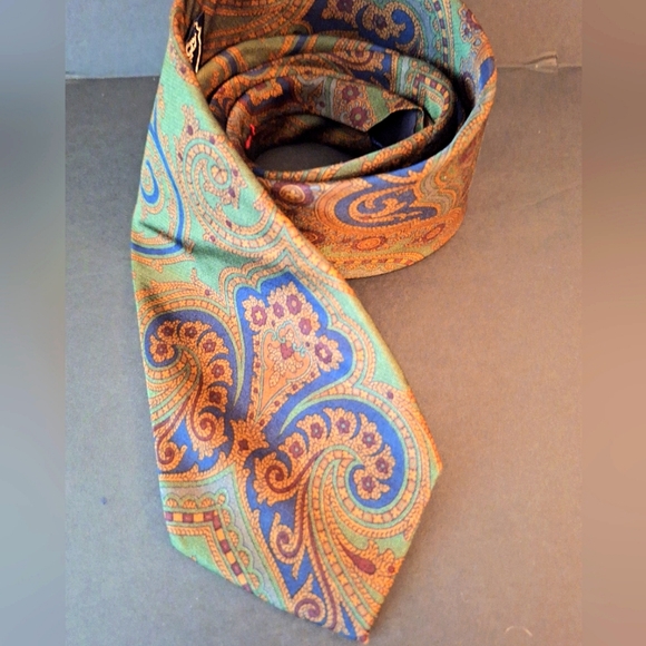 Burberry Burberrys of London Vintage Green Paisley Silk Neck Tie Made In USA - Picture 3 of 5